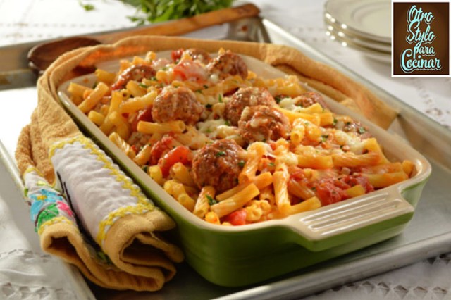 pasta con albóndigas