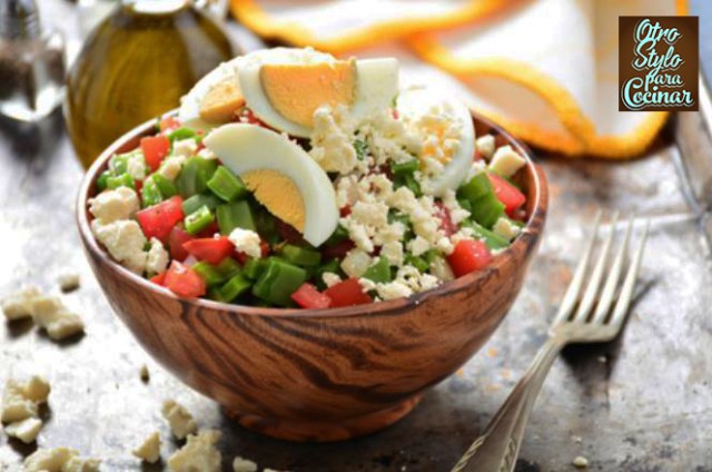 ENSALADA DE NOPAL CON HUEVO