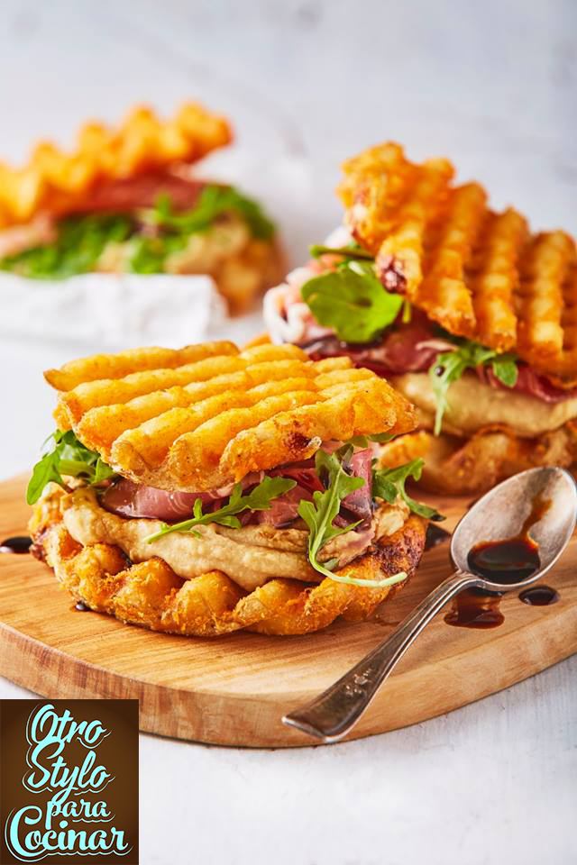 SANDWICH PAPA REJA HUMUS